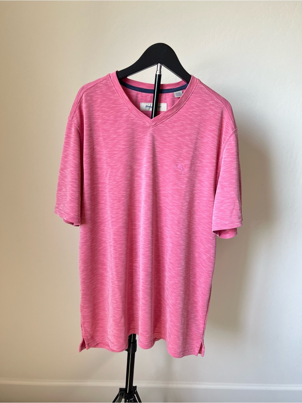 Tommy Bahama V-Neck Polo Men’s XL Pink Short Sleeve Lightweight Streetwear Shirt